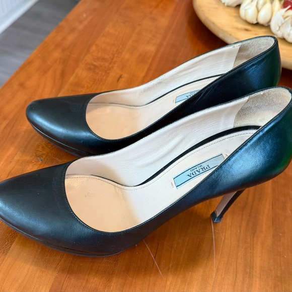 Perfect Prada Pumps! Size 39.5 - Picture 1 of 4